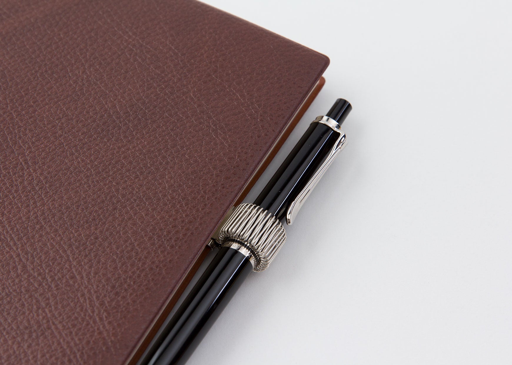 Midori Mini Clip Pen Holder Black/Gold/Silver