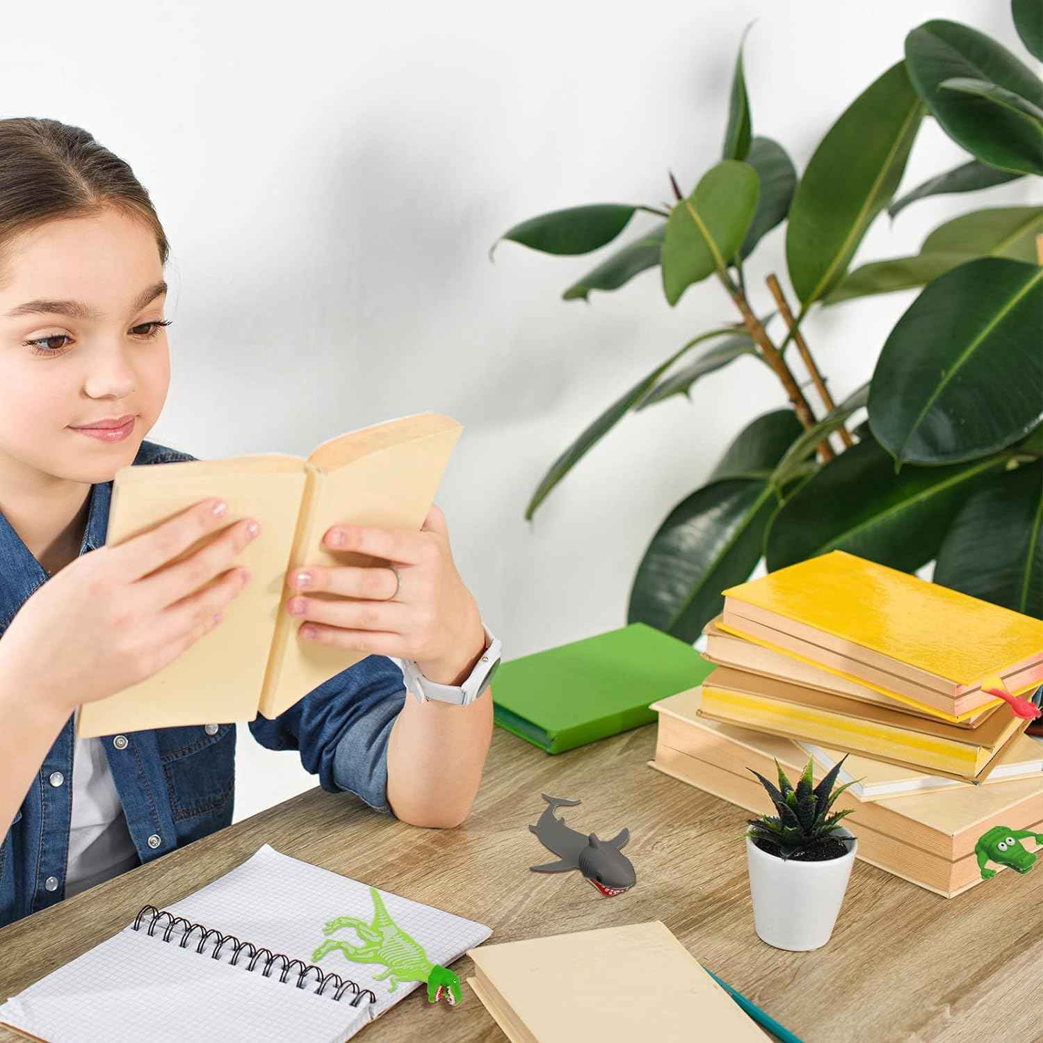 4Pcs Luminous Dinosaur Shark Crocodile Chicken Bookmarks - TTpen