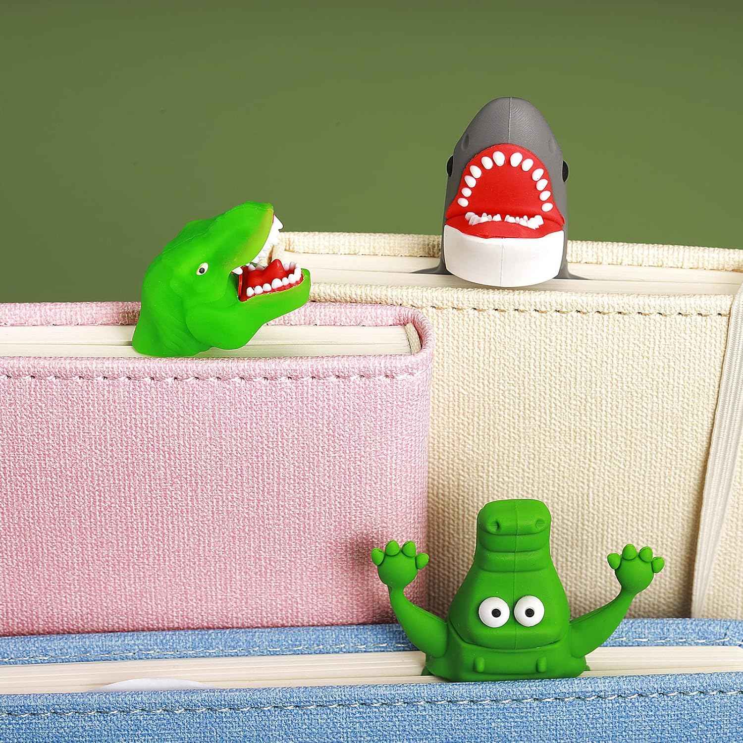 4Pcs Luminous Dinosaur Shark Crocodile Chicken Bookmarks - TTpen