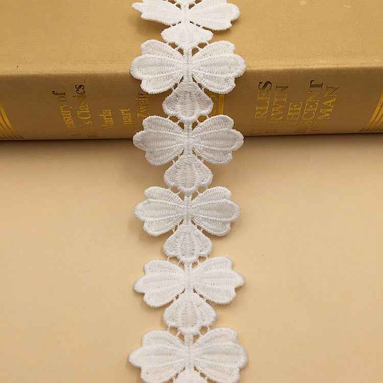 4.3cm floral lace trim, water-soluble embroidery; white flower appliqués on a strip