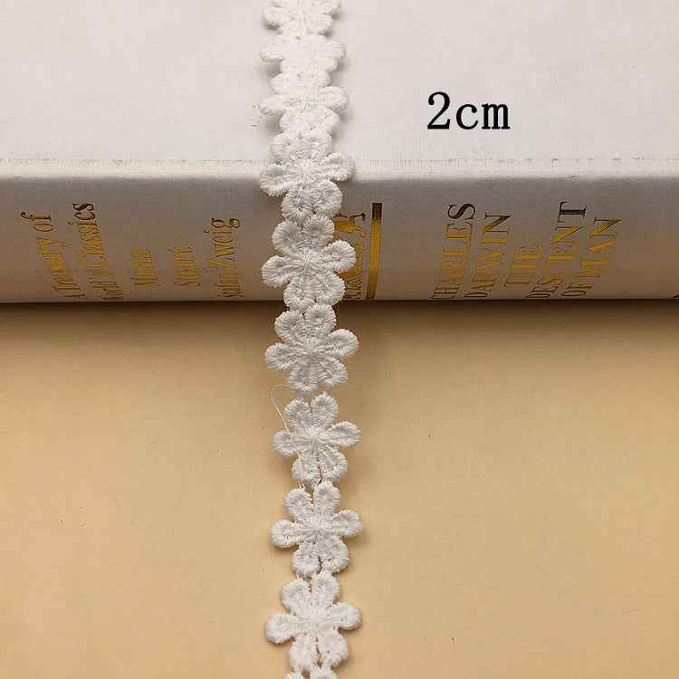 White cotton floral embroidered lace trim, large daisy motifs, 2cm width