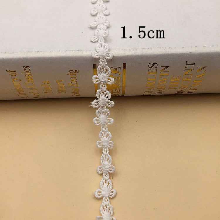 1.5cm white lace trim with small flower clusters and tight repeating petals
