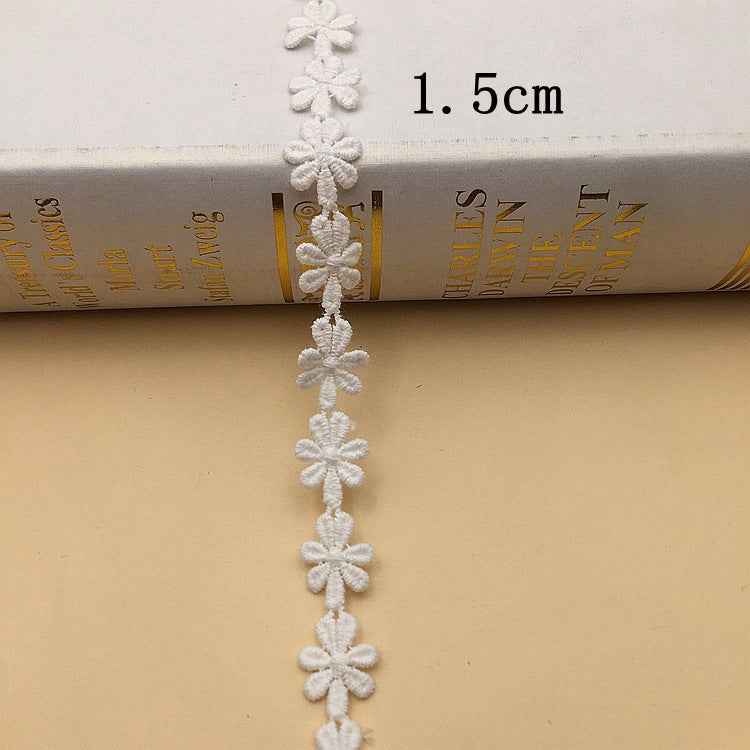 1.5cm white cotton floral lace trim with daisy-like flower repeats on a narrow band