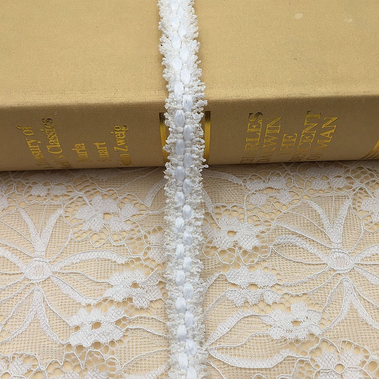 1.5cm metallic fringe trim, white/off-white base with metallic thread fringe, 20 yards