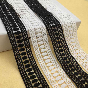 Cinta de encaje bordado 4 cm, negro con relieve floral y flores negras