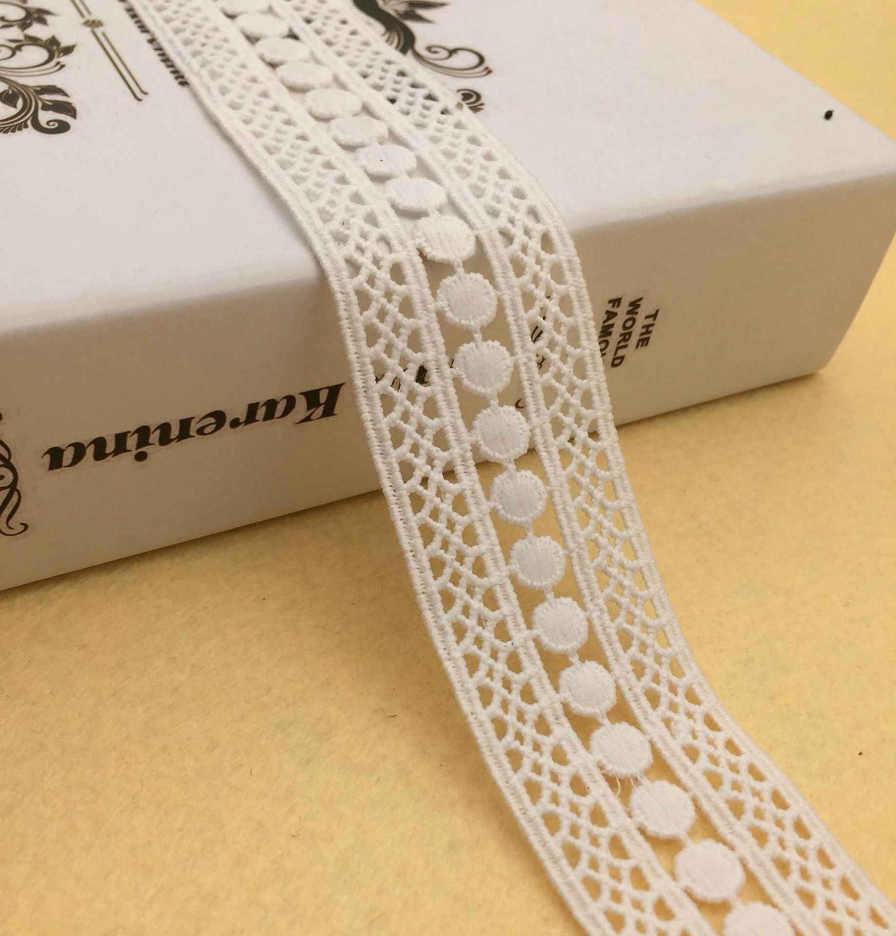 White embroidered lace trim, 4cm, scalloped clover pattern, openwork edge