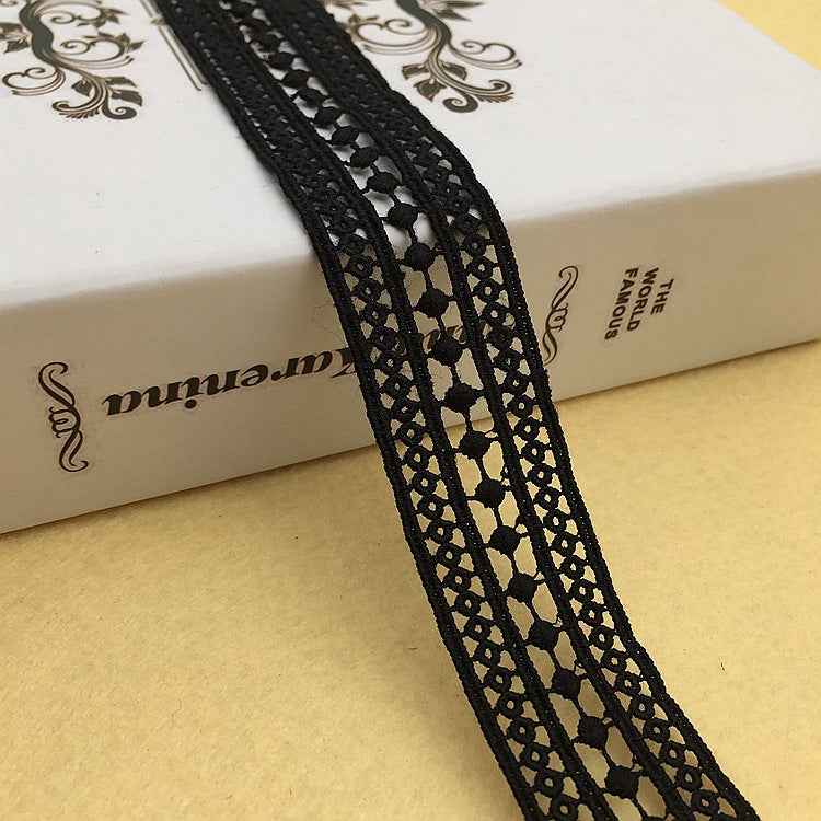 Cinta de encaje bordado 4 cm, negro, patrón calado con flores redondas y líneas