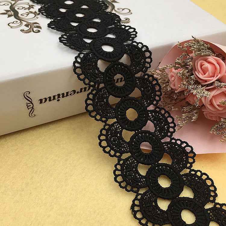 5.5cm water-soluble lace trim in black, floral ring design with scalloped edges