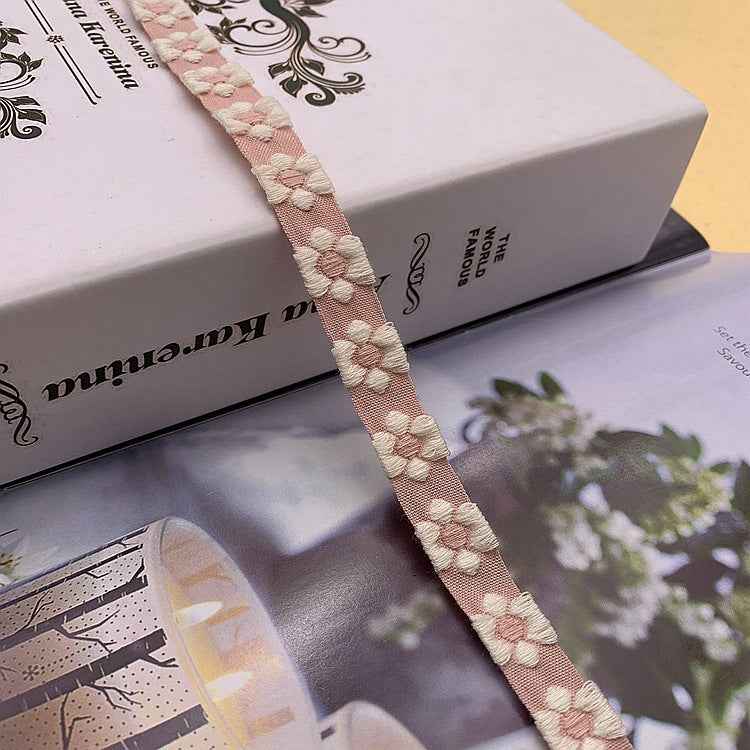 Jacquard-Spitzenband mit Blütenstickerei, hellrosa mit cremefarbenen Blüten