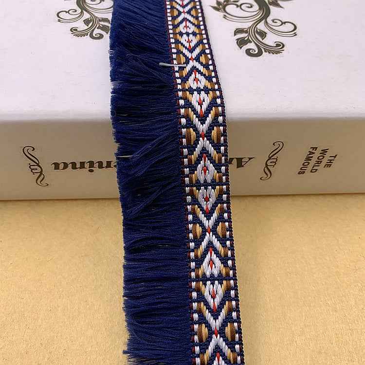 Blaue Fransenborte mit Jacquard-Muster in schwarz, weiß, rot und gold (3,5 cm)