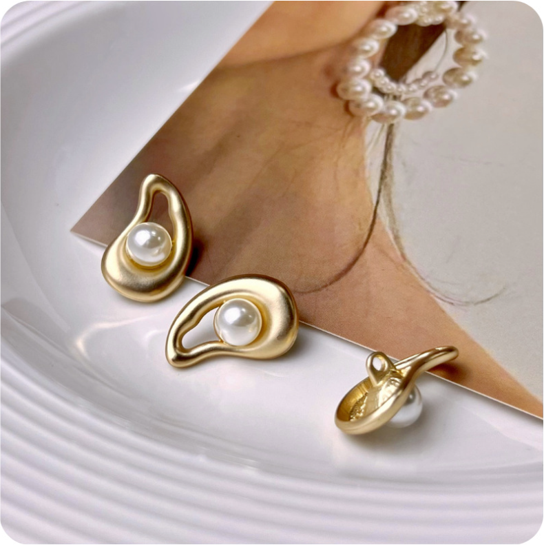 Gold 23mm avocado pearl hollow metal shank button with white pearl center