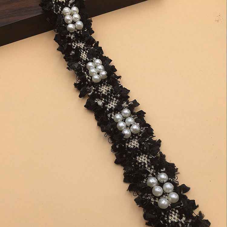Pasamanería 3cm con flecos negros y cuentas tipo perla gris plateado