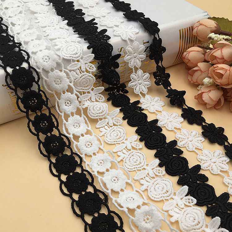 Lace trim with floral embroidery, black and white scalloped edging, 1.5–2.5 cm width