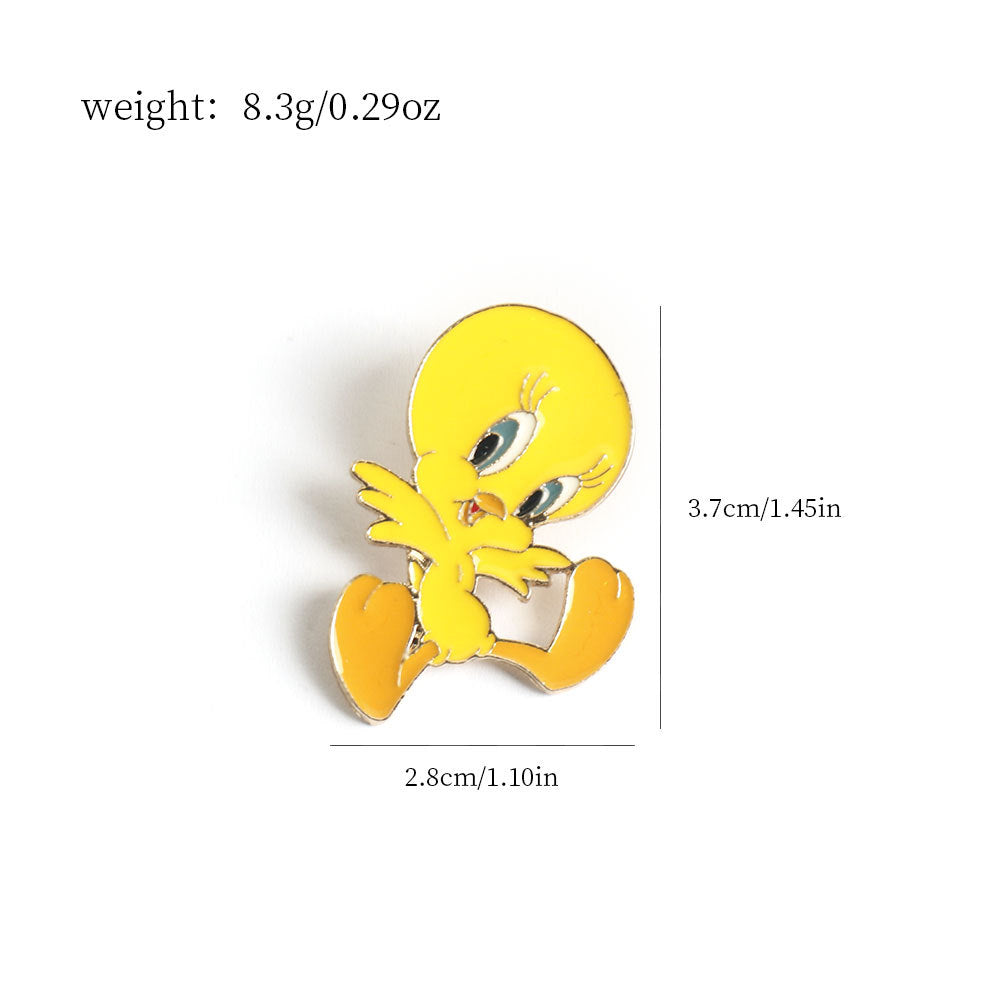 Tweety metal badge, round head with orange feet and beak; size 2.8cm