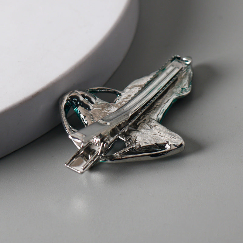 Elven leaf brooch pin back with silver-tone clasp and dark green enamel center
