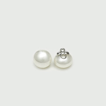 Oval pearl button, white, silver loop, flat front