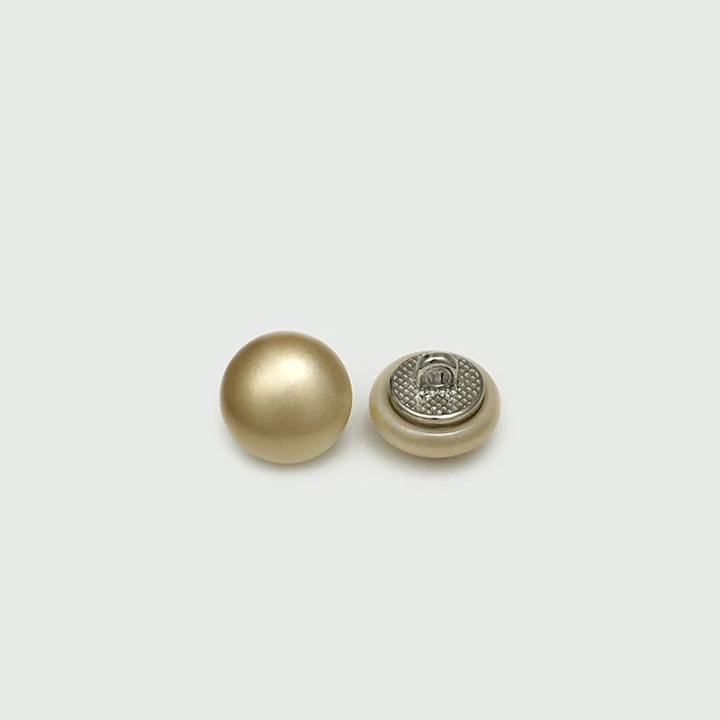 Goldbraune ovale Perlmuttknöpfe (10 mm) mit silberner Schlaufe, 2 Stück