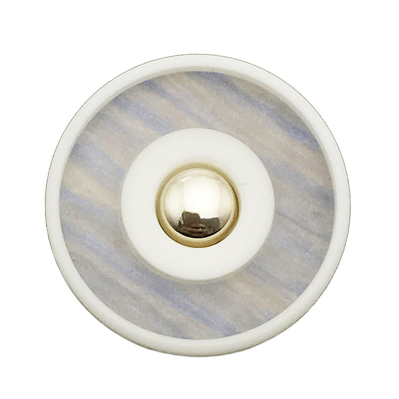 Runder Resin-Knopf, zweifarbig blau-weiß, goldfarbenes Metall, mit Knopföse