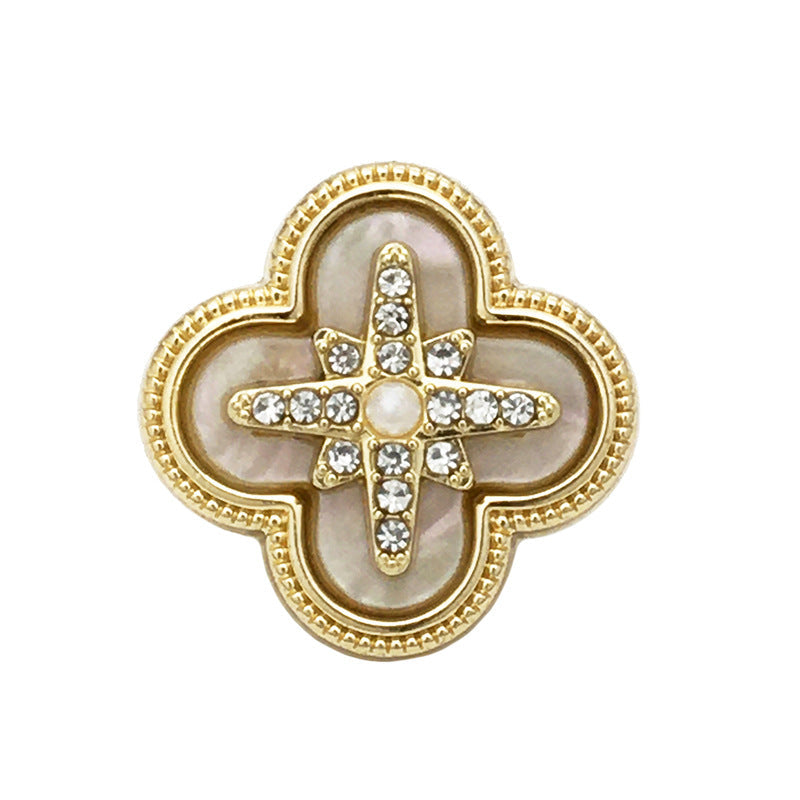 Kleeblatt-Metallknopf, goldfarben, Strasskreuz mit Perle, helles Innenfeld