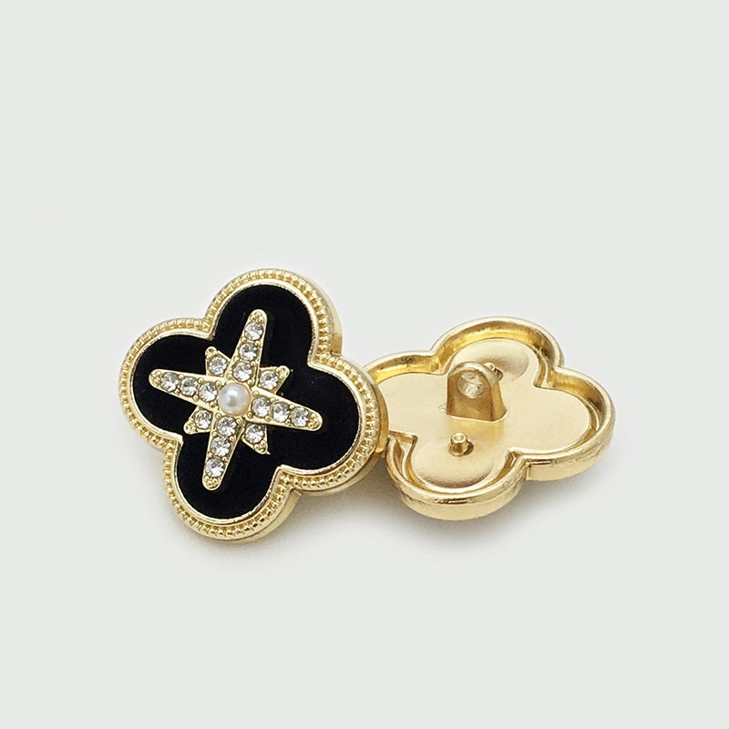 Kleeblatt-Metallknöpfe mit Strasskreuz und Perle, schwarze und helle Ausführung, gold