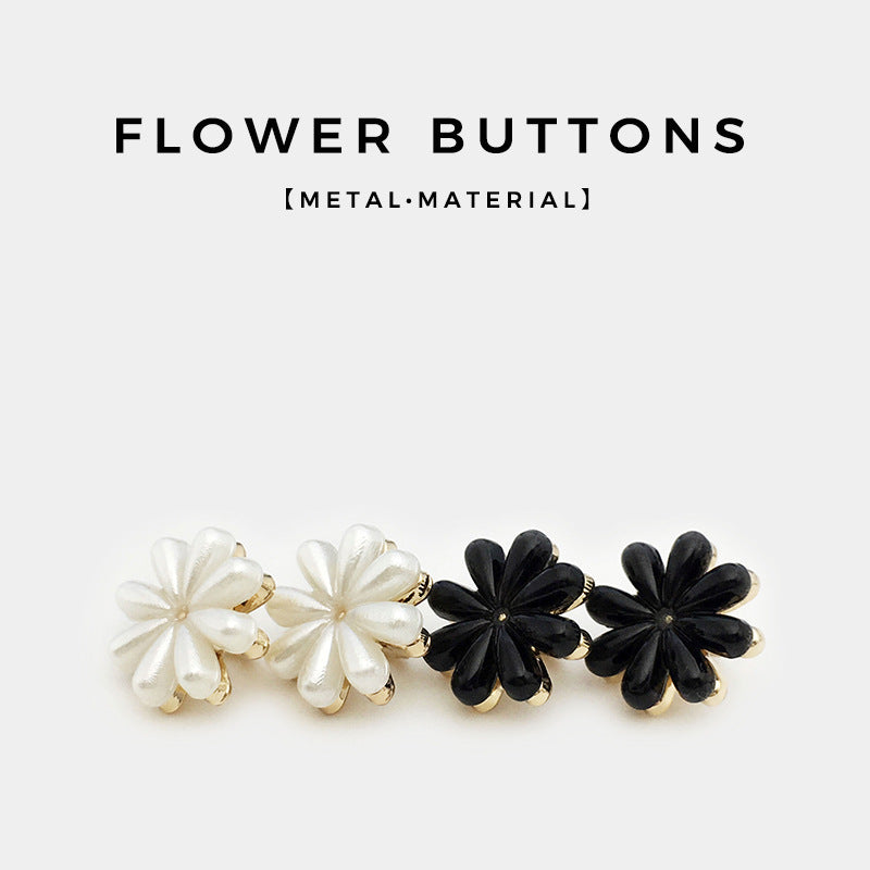 Set of daisy flower metal buttons in white and black, gold-tone back clips