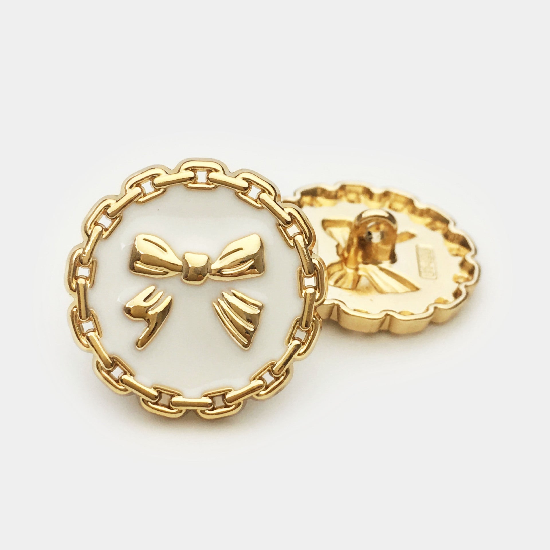 Runde Metallknöpfe mit Kettenrand, Gold/Weiß, Schleifenmotiv, 20er-Pack