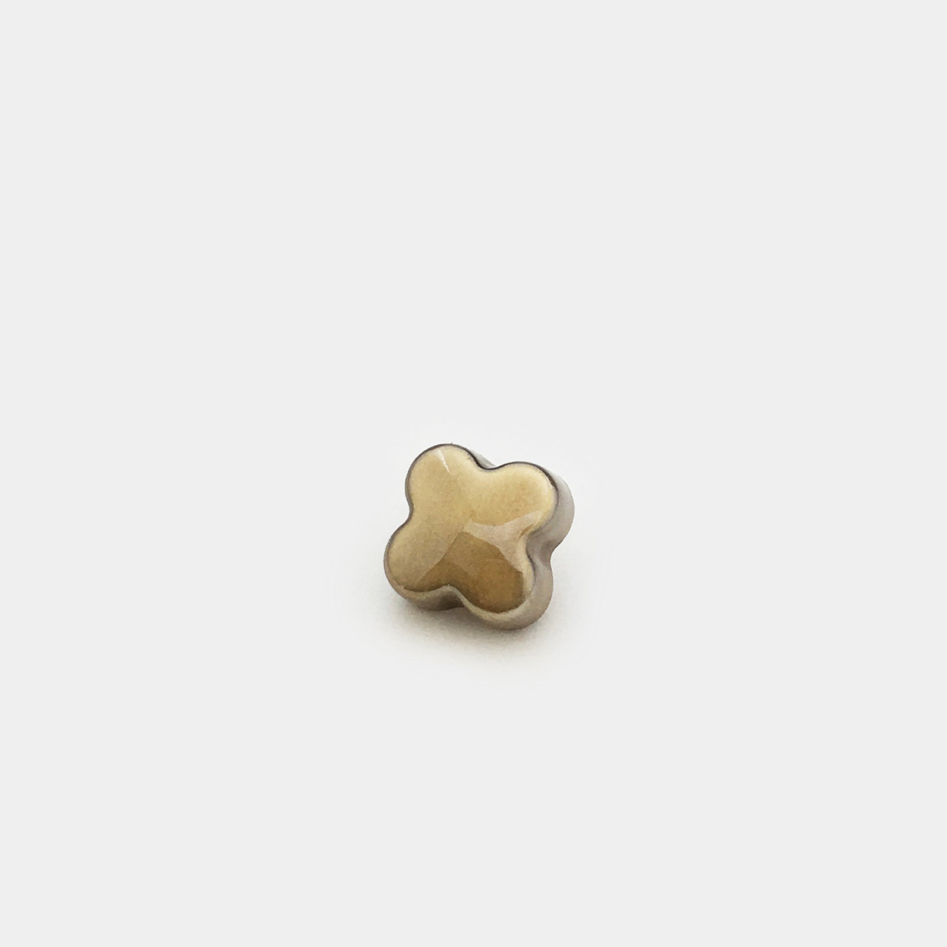 Coffee brown clover hand-sewing button, 11mm, with metal shank for shirts