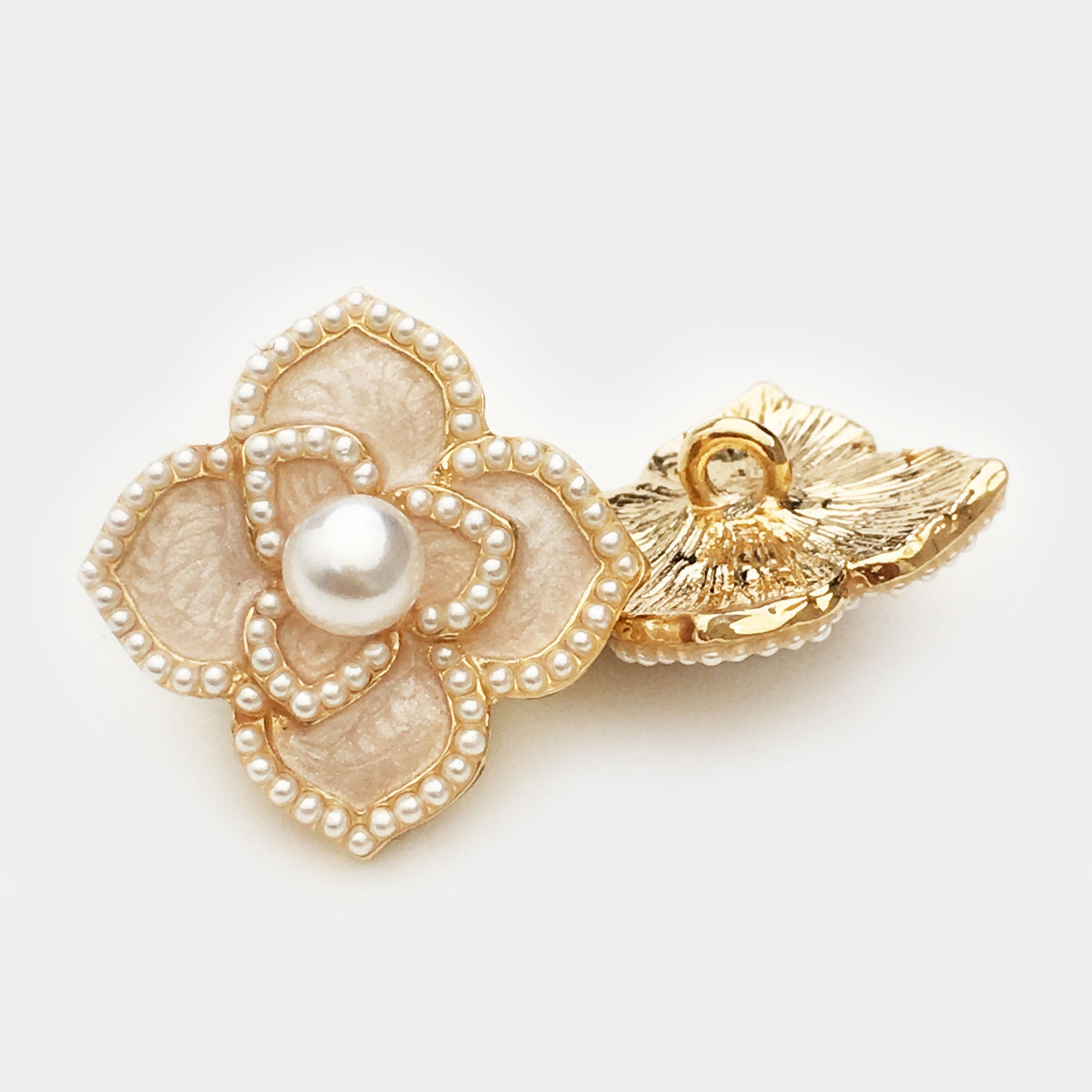 Beige 4/5-petal flower pearl button with shank, pearl border and gold-tone loop