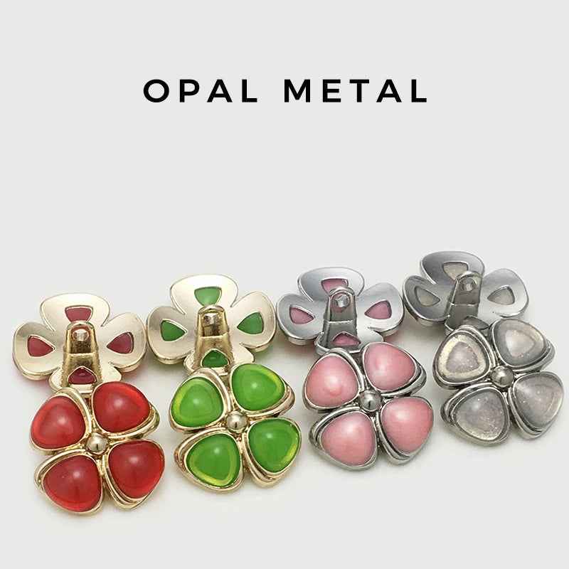 Set Vierblättrige Kleeblatt-Katzenauge Metallknöpfe: rot, grün, rosa und silbern