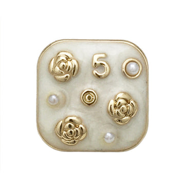 Quadratische Metallknöpfe Nr. 5 mit Blümchen und Perlen, weiß, 12er-Set
