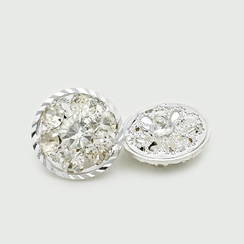 Paar runder 22mm Metallknöpfe mit Diamantoptik; eine Vorderseite, eine Rückseite