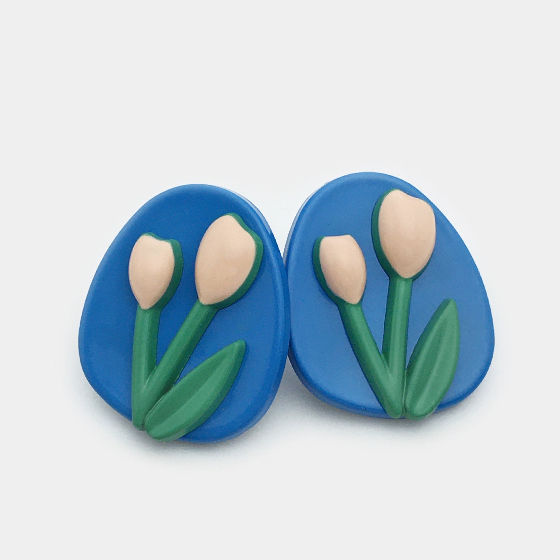 Oval tulip metal buttons, blue face with cream tulip petals and green leaves