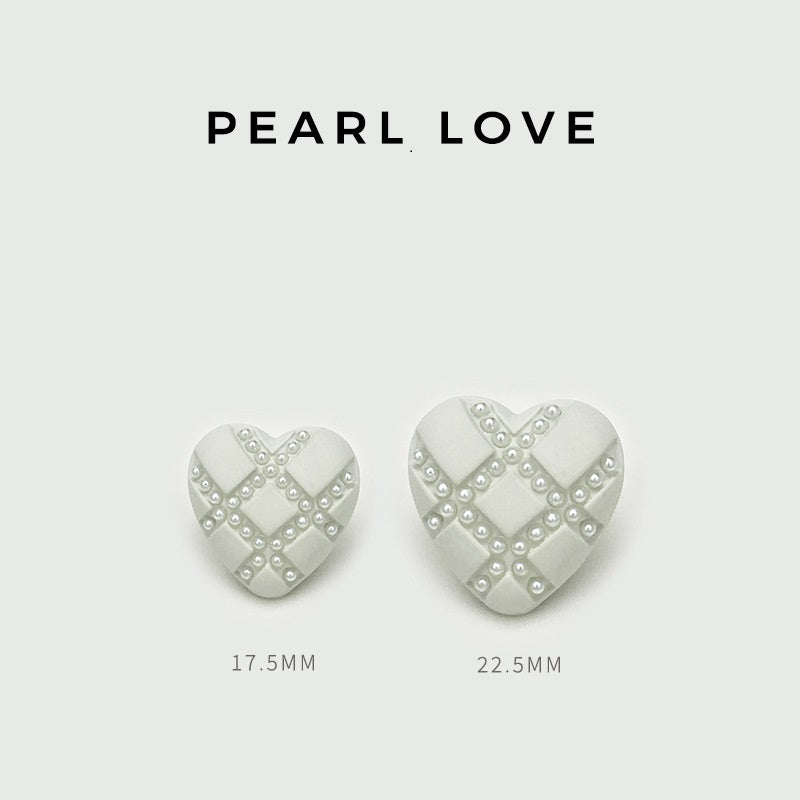 White heart buttons with pearl-look stud X design, 17.5mm and 22.5mm