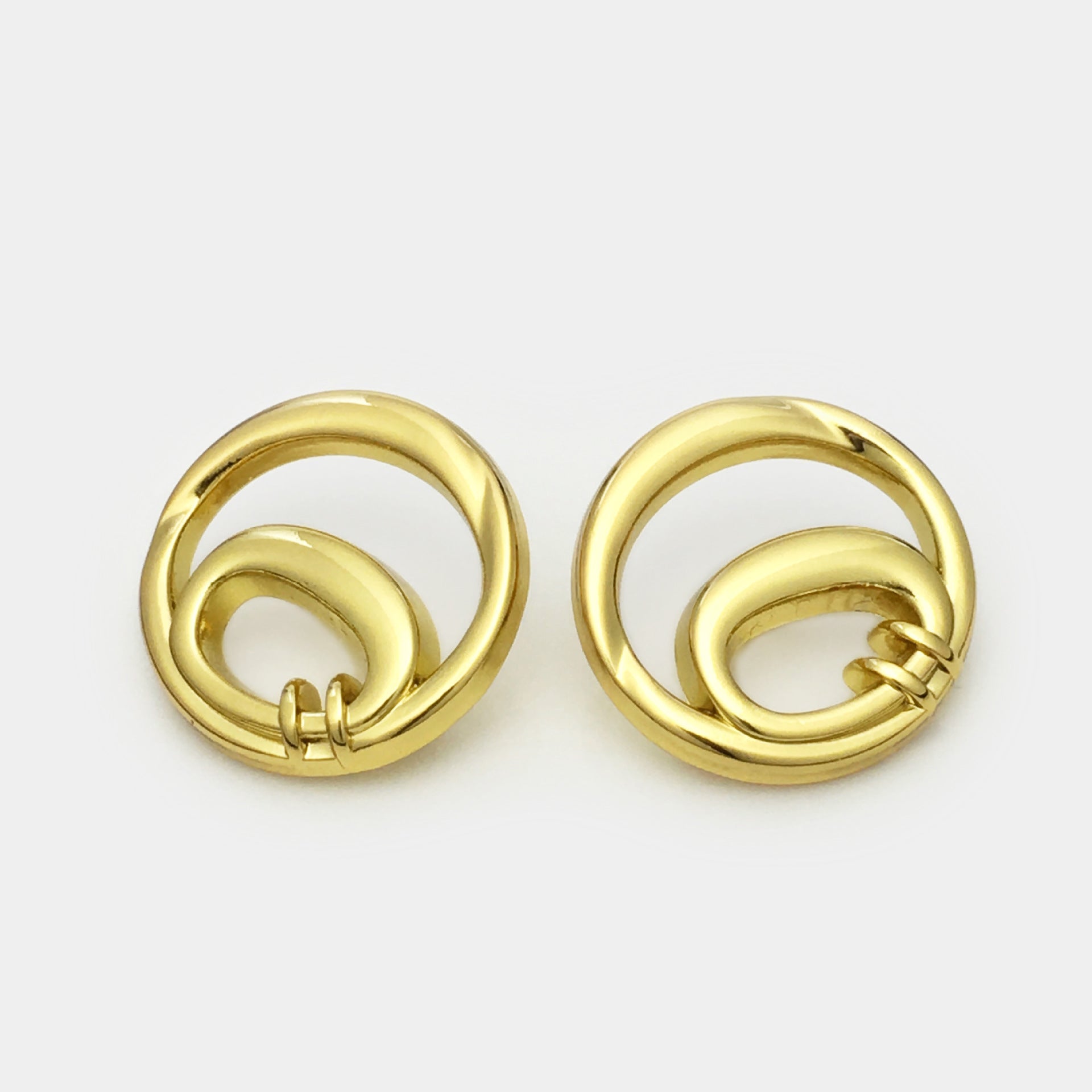 Gold hollow double-circle metal button, view with inner ring and fastening prongs