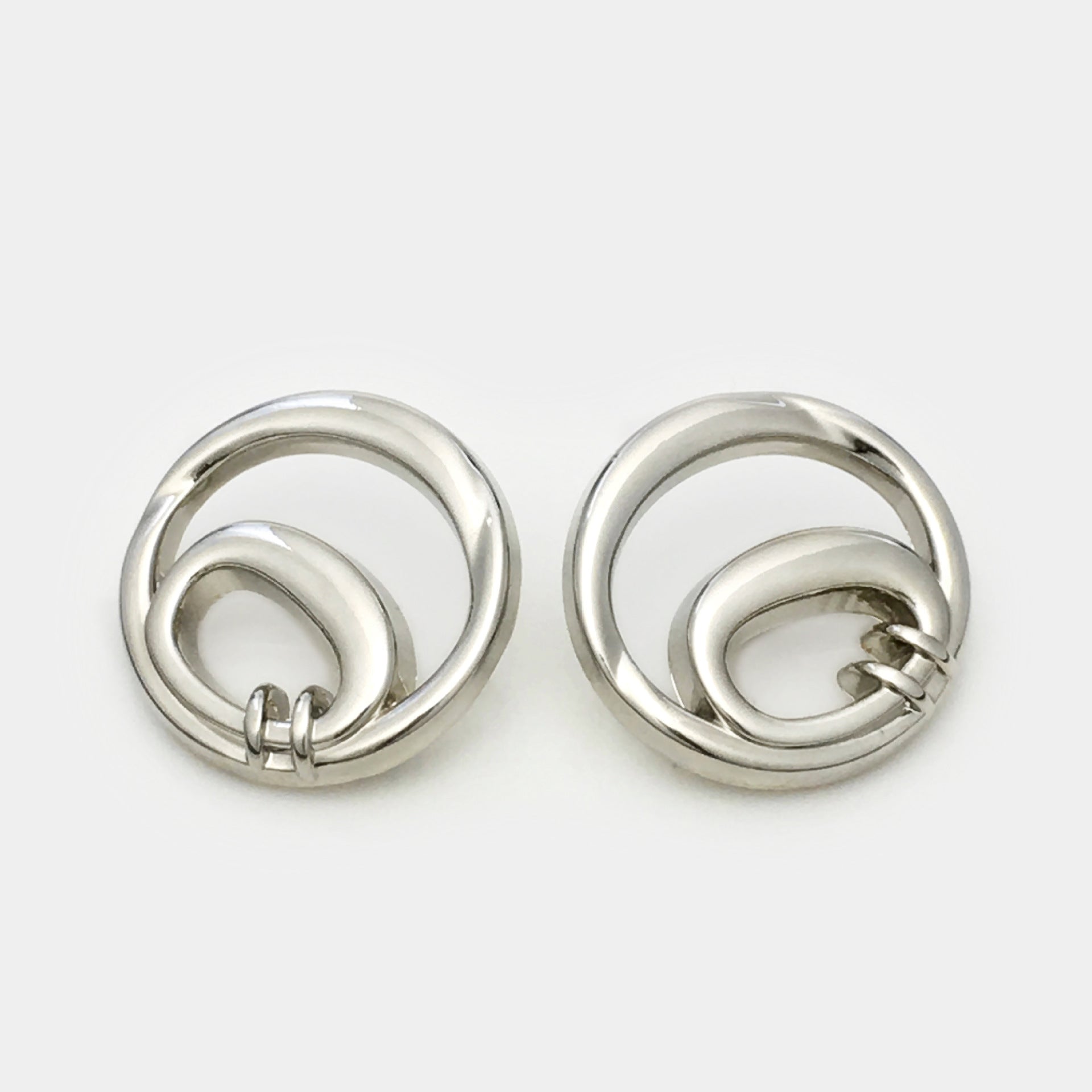Silver hollow double-circle metal button, inner ring with two fastening prongs