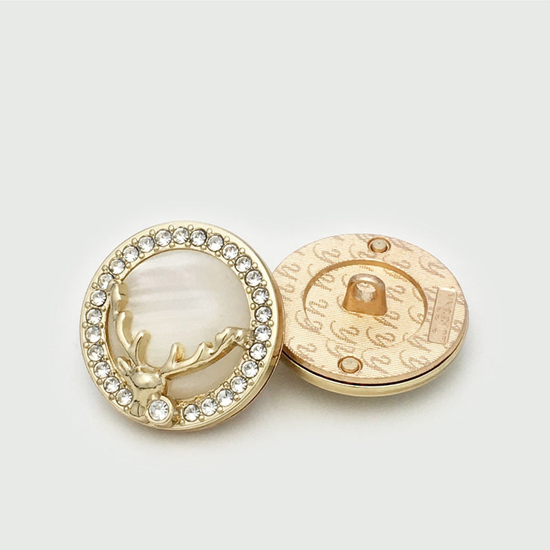 Runder Strass-Knopf mit Hirschmotiv vorne und Rückseite mit Schraubstift
