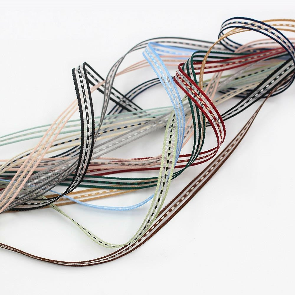 Gebündelte 6mm Mesh-Ribbons mit Streifen in 14 Farben, gerollt und geflochten