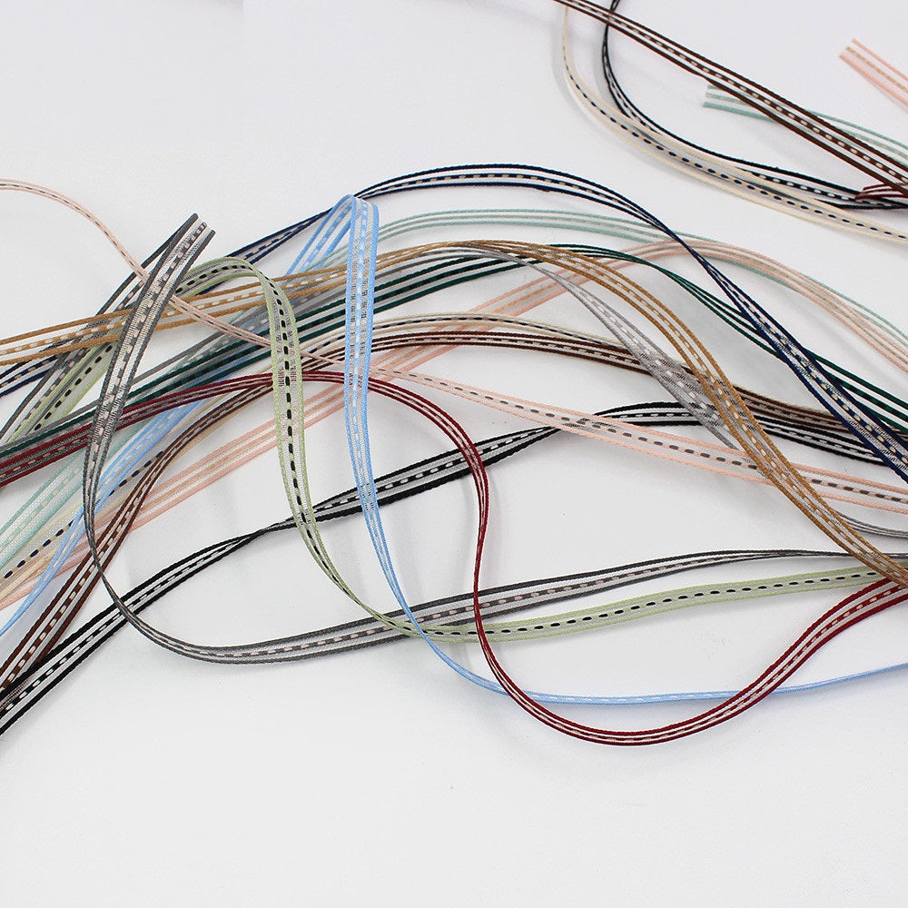 Lockig aufgewickelte 6mm gestreifte Mesh-Ribbons in verschiedenen Farben und Mustern
