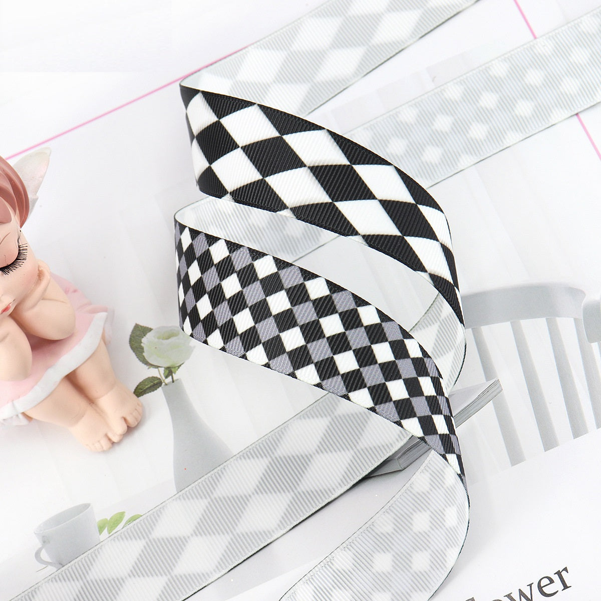 25mm black-and-white heat-transfer ribbon; checker stripe design with ribbed weave texture.