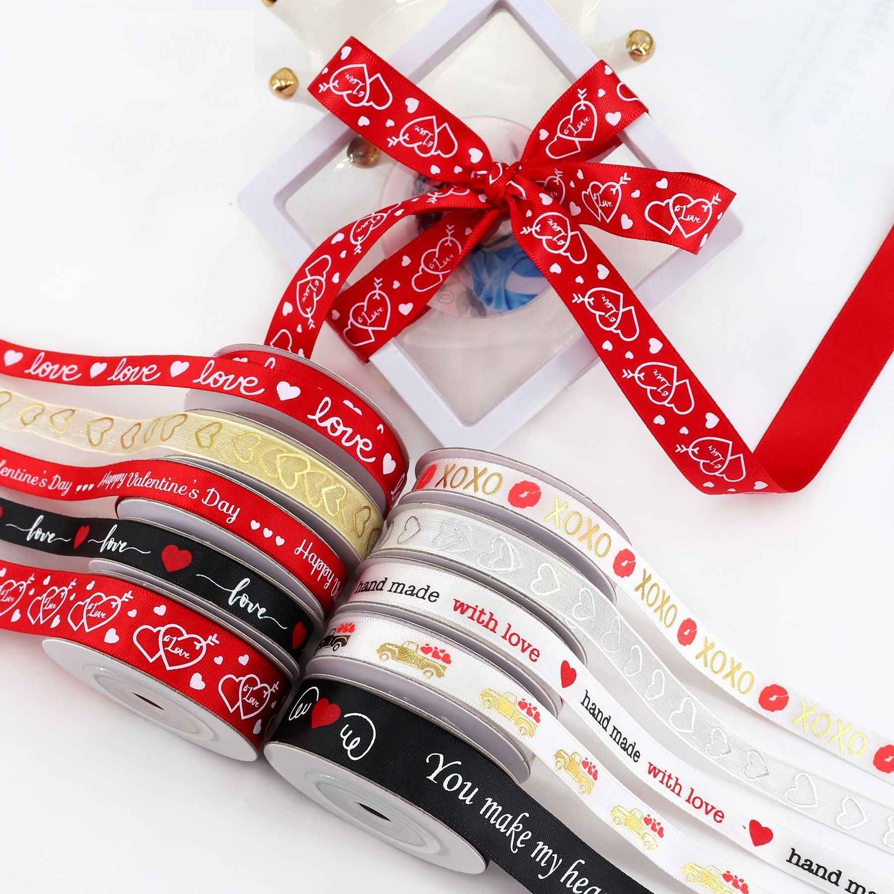 Valentinstags-Love-Ribbon 10er-Pack, rote Schleife mit Herzband und weiteren bedruckten Bändern