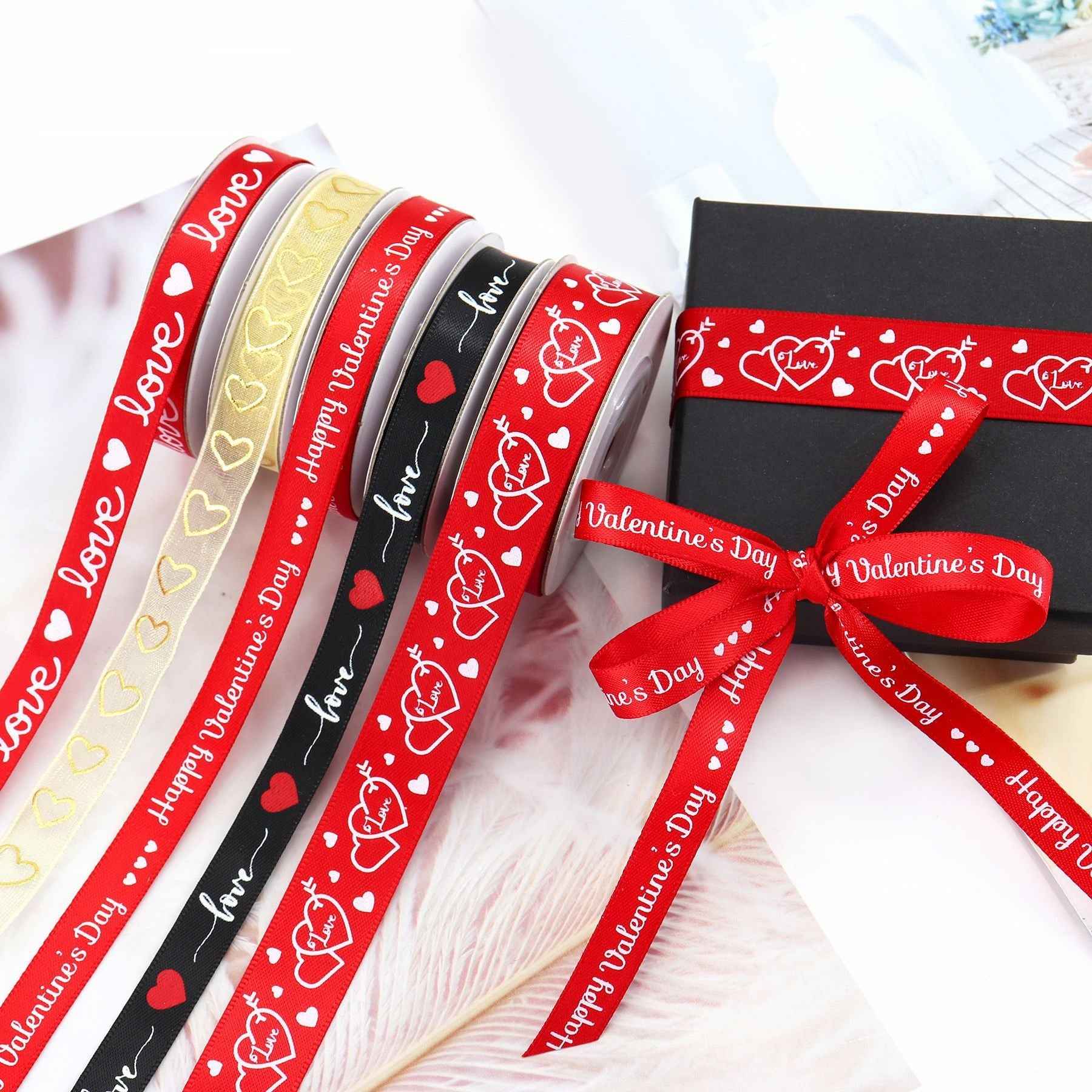 Valentinstags-Love-Ribbon, mehrere Bandfarben mit „Happy“ und Herzmotiven, 10er-Pack
