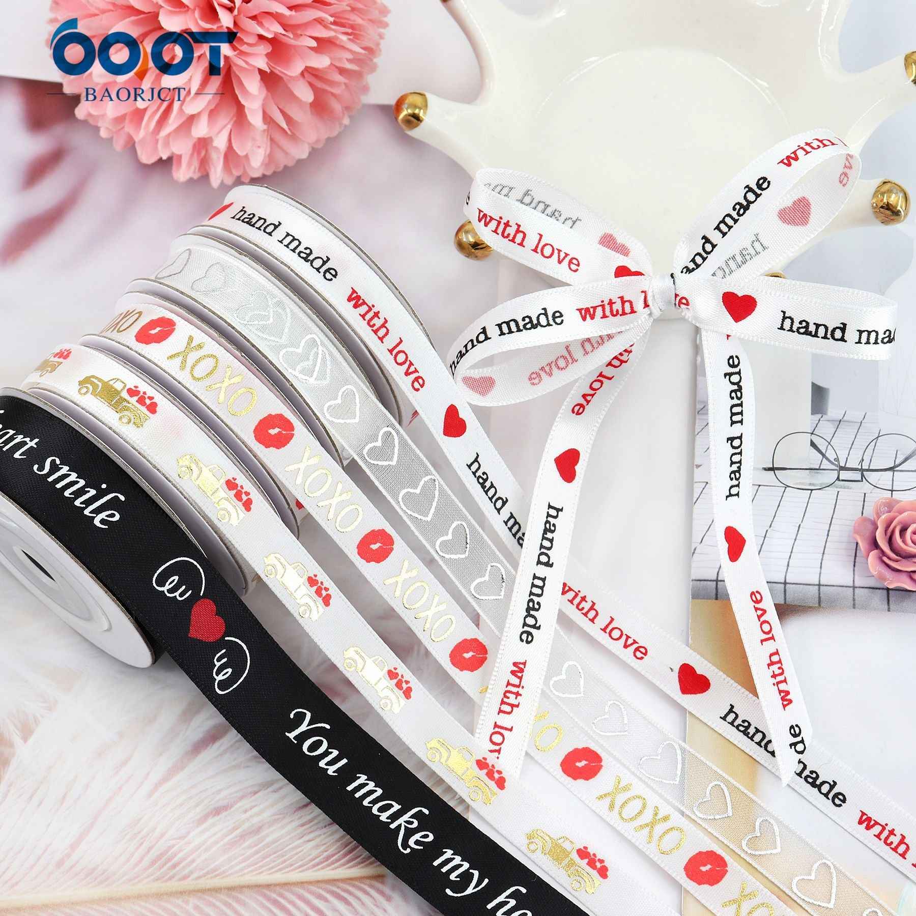 Valentinstags-Love-Ribbon 10er-Pack, weiße und schwarze Bänder mit Herzen und „hand made“