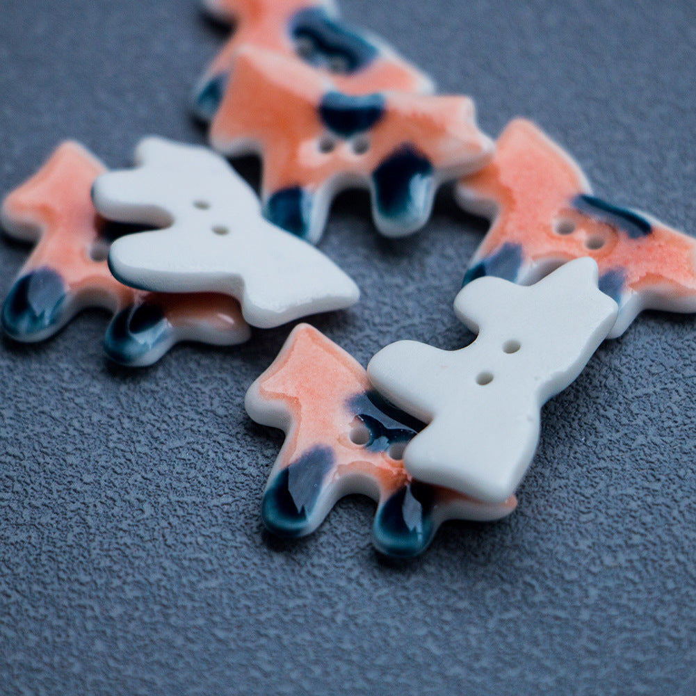 Set orangefarbener Pony-Knöpfe, 2 Löcher, mit blauem Akzent