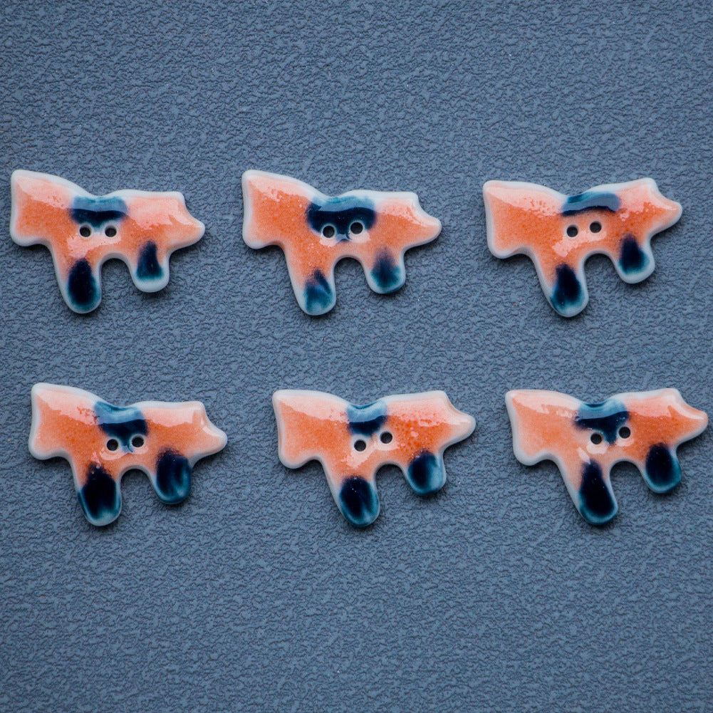 Mehrere orange Pony-Knöpfe, 2 Löcher, blau abgesetzte Enden