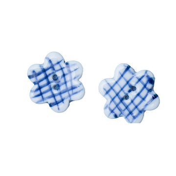 Blue-and-white porcelain flower buttons, two-hole design (pair view)