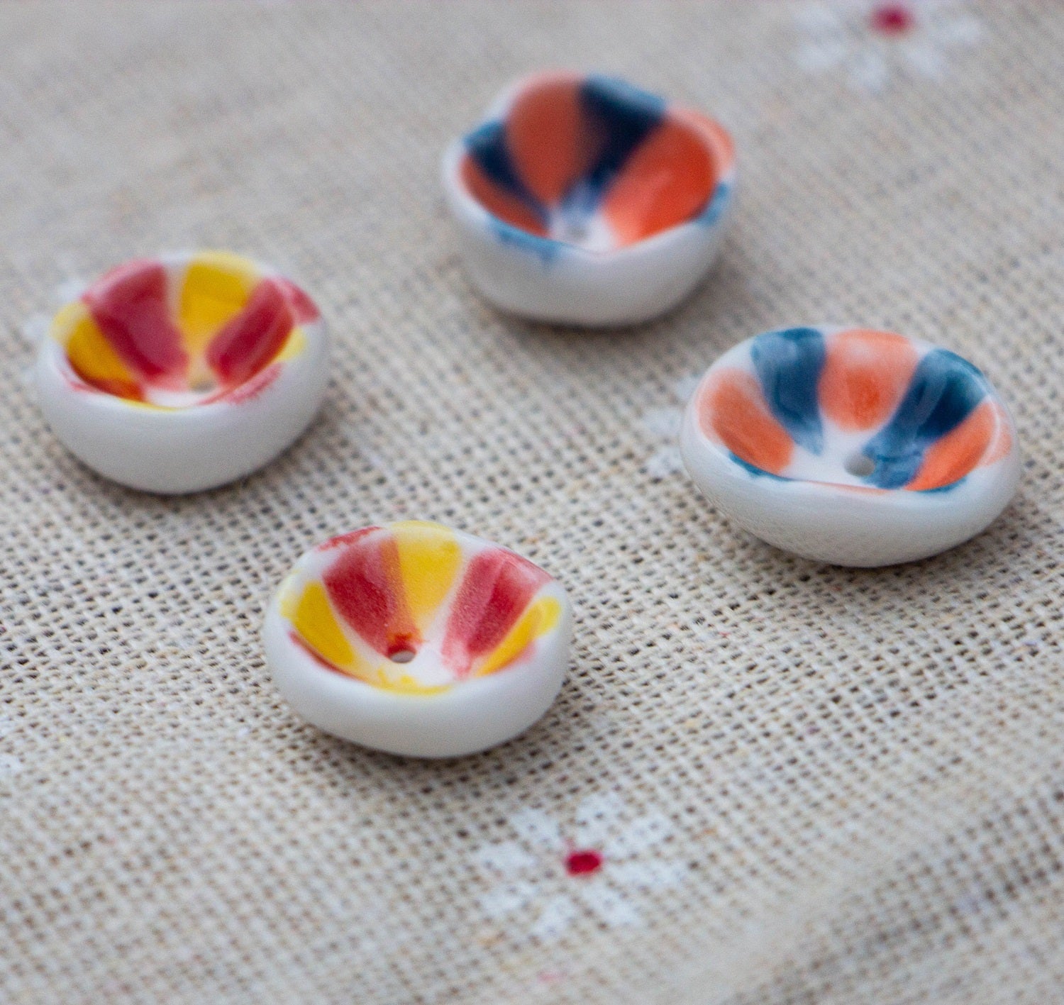 Ceramic bowl-shaped 2-hole buttons, blue and orange-red floral pattern