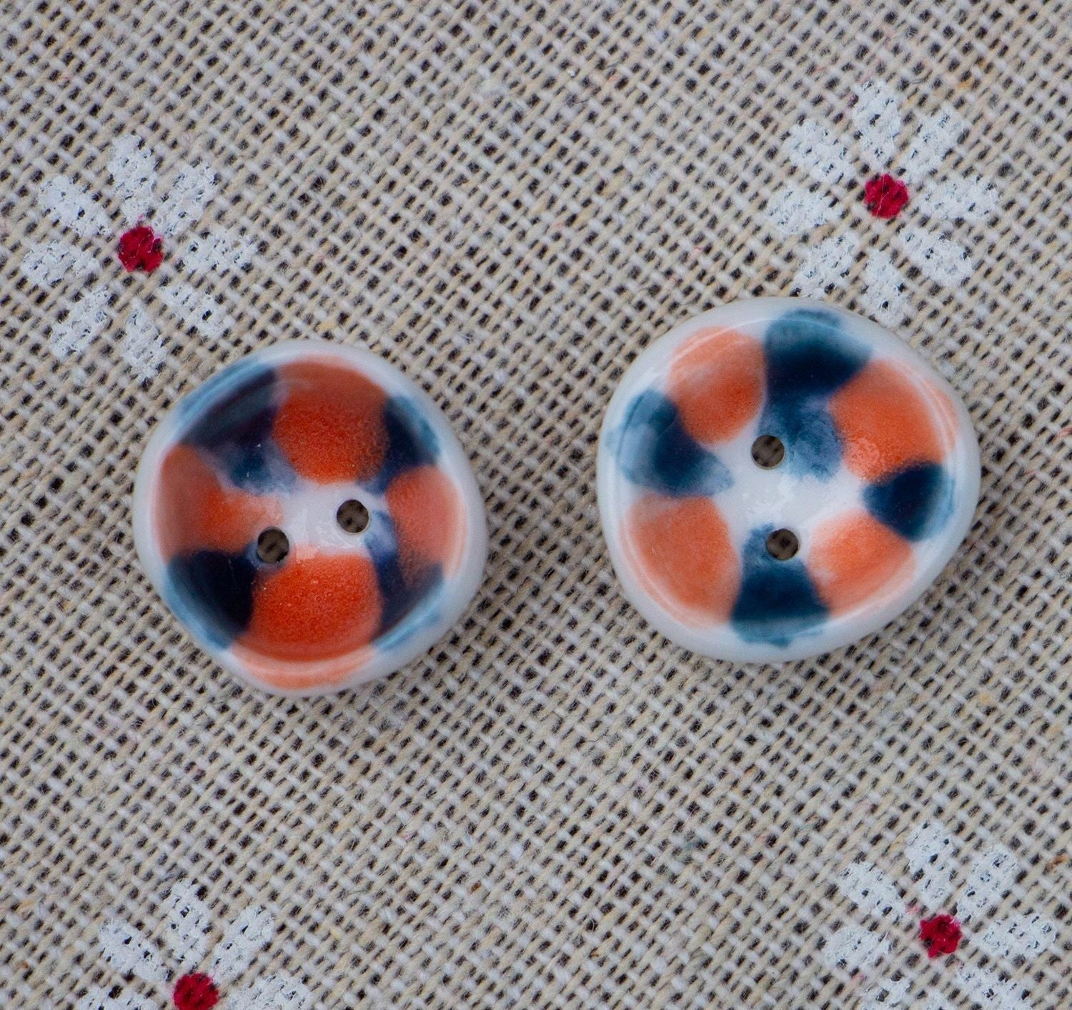 Ceramic bowl-shaped 2-hole buttons, blue and orange-red floral pattern