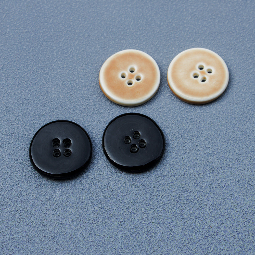 Runde Keramikknöpfe mit 4 Löchern: Khaki und Schwarz, handgemacht, 28 mm