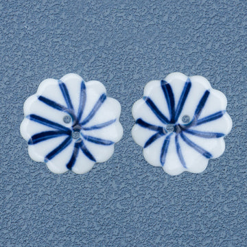 Blue-and-white hand-painted ceramic flower buttons, 30mm, 2-hole set (pair)