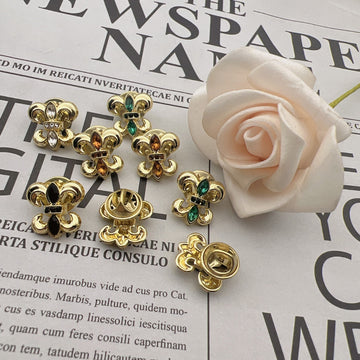 18mm High-Gloss Bee brooch, white stones, gold-tone metal